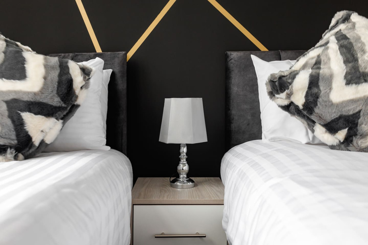 Studio 4 • City Centre • En-Suite Shower • Fast WiFi • Smart TV in 138 Borough Road Studio 4 - Property image 3 - VivreStays