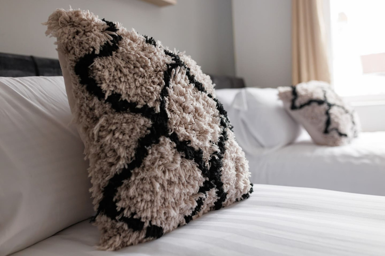 Studio 6 • City Centre • En-Suite Shower • Fast WiFi • Smart TV in 138 Borough Road Studio 6 - Property image 2 - VivreStays