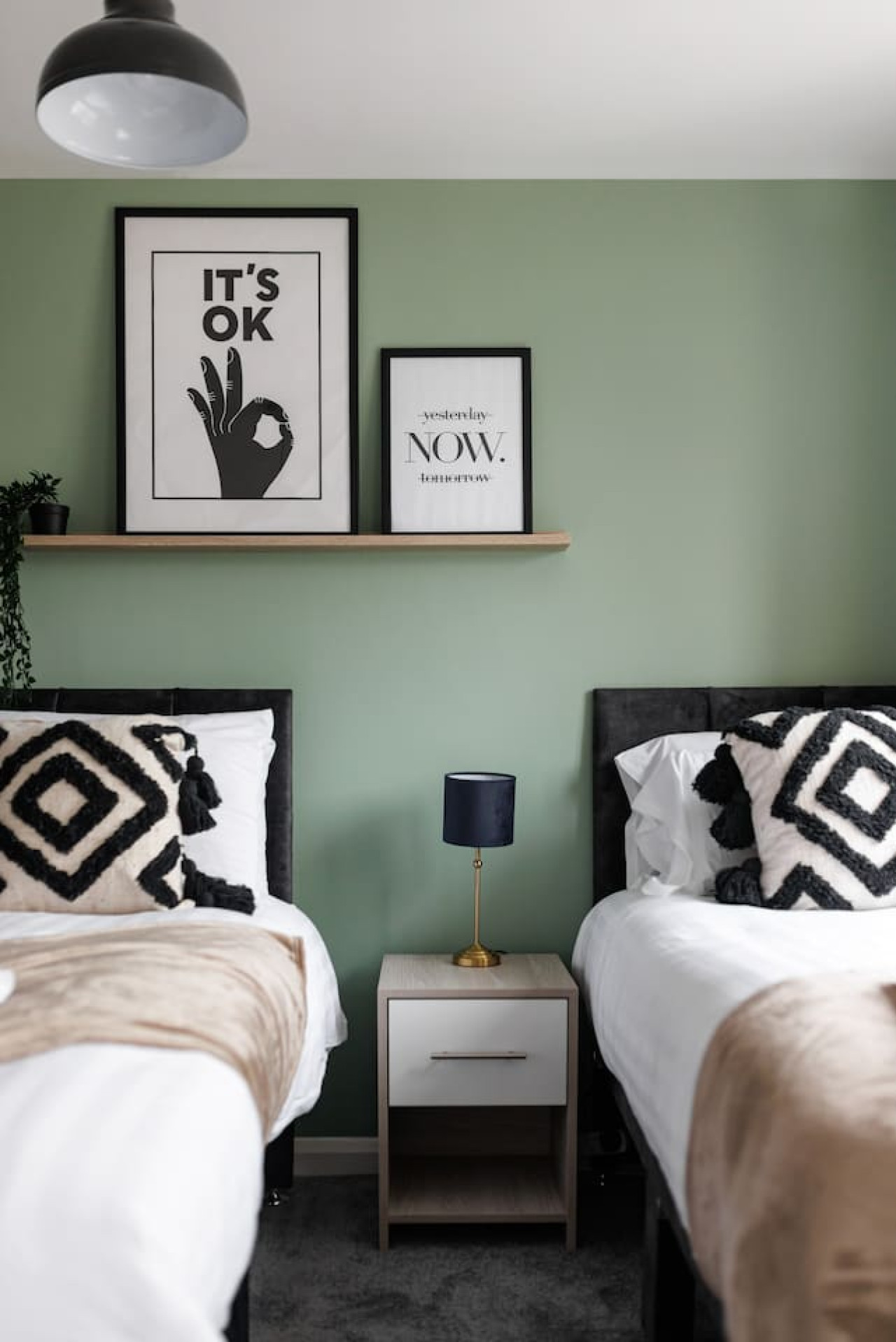 Studio 9 • City Centre • En-Suite Shower • Fast WiFi • Smart TV in 138 Borough Road Studio 9 - Property image 3 - VivreStays