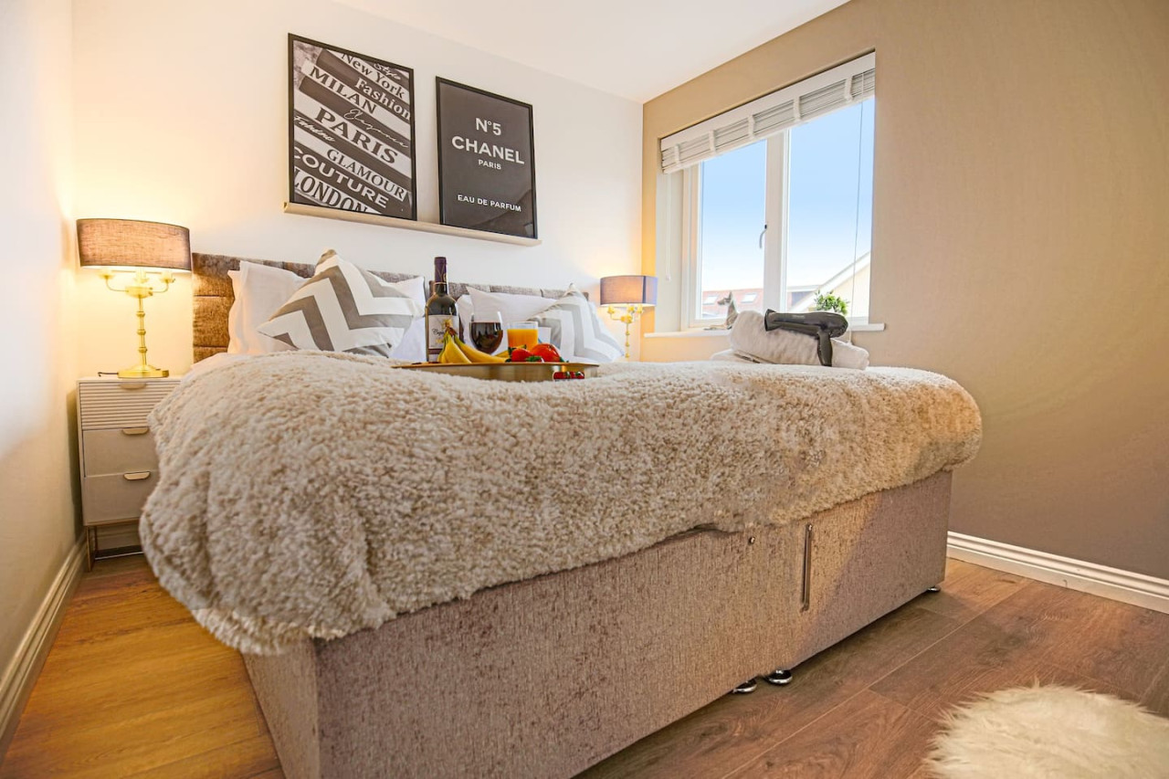 Wenford House • 5 Bedroom 3 Bathroom • 1650 Sq ft • Driveway Parking • Super-Fast WiFi • Sky TV • Spacious Garden • Balcony Room with Park Views in 18 Wenford - Property image 28 - VivreStays