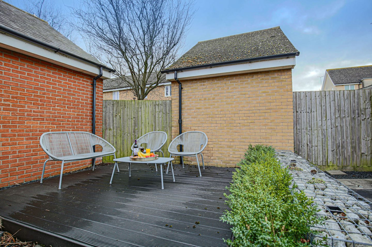 Wenford House • 5 Bedroom 3 Bathroom • 1650 Sq ft • Driveway Parking • Super-Fast WiFi • Sky TV • Spacious Garden • Balcony Room with Park Views in 18 Wenford - Property image 44 - VivreStays