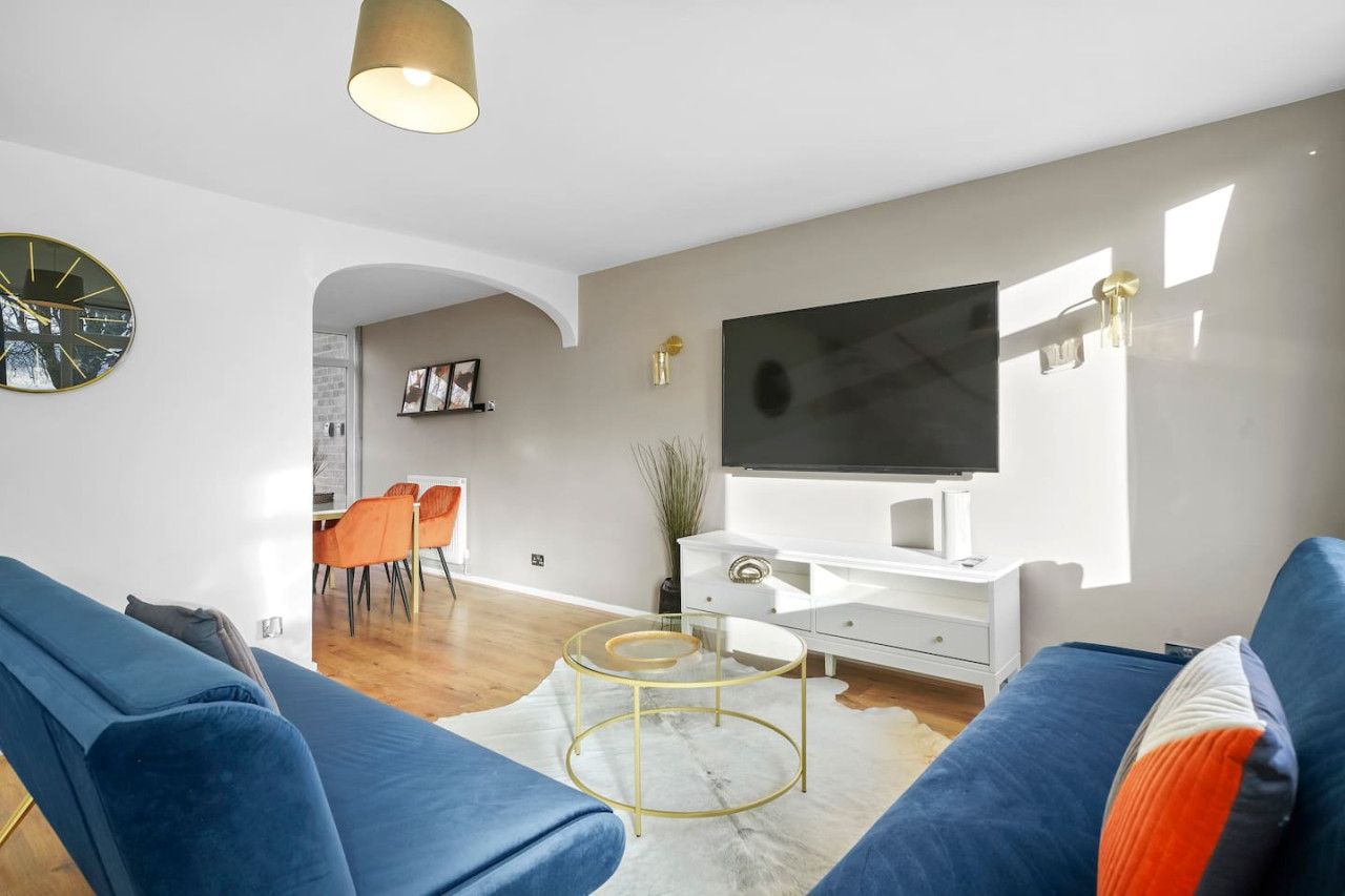 Cosy 3-Bedroom House • Free Parking • Garden • Fast Wifi • Self-Check-In in 4 Olaf Place - Property image 2 - VivreStays