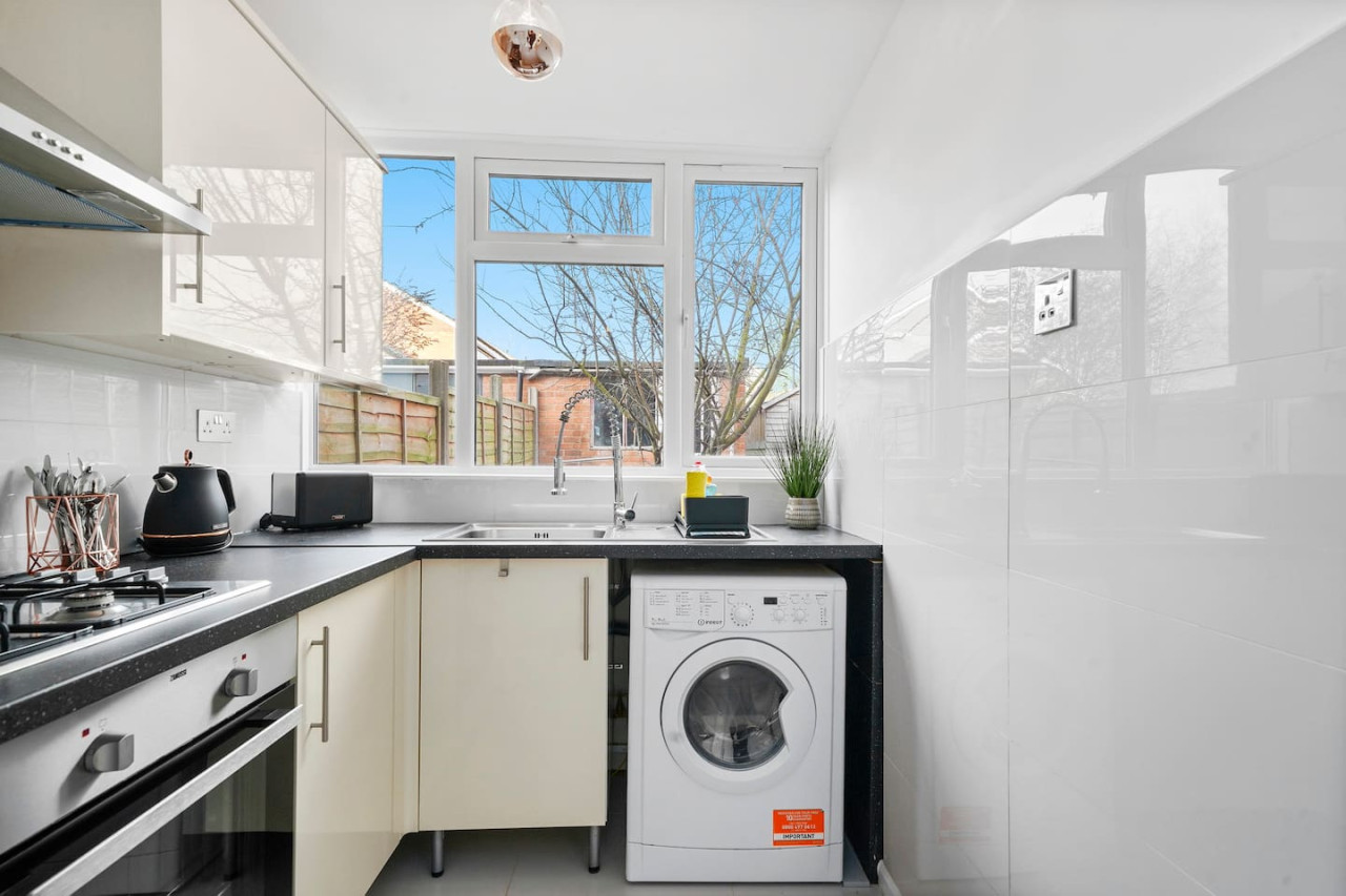 Cosy 3-Bedroom House • Free Parking • Garden • Fast Wifi • Self-Check-In in 4 Olaf Place - Property image 21 - VivreStays