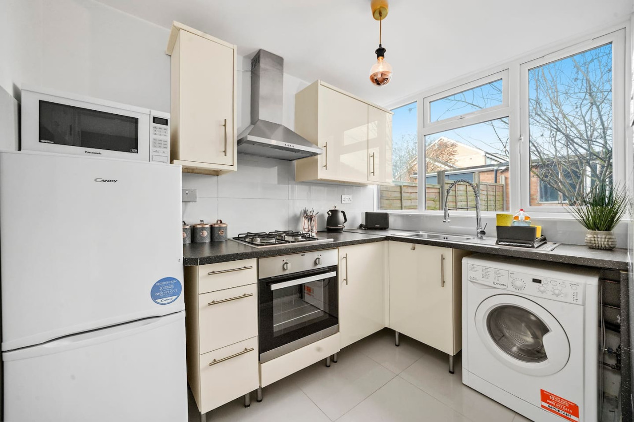 Cosy 3-Bedroom House • Free Parking • Garden • Fast Wifi • Self-Check-In in 4 Olaf Place - Property image 20 - VivreStays
