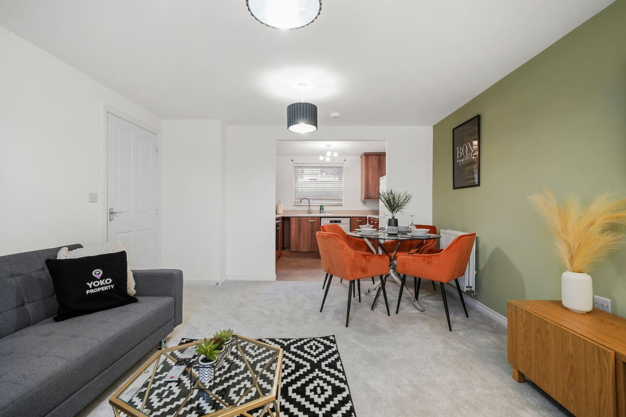 Stylish 2 Bedroom 2 Bathroom Apartment • Great Location • Free Parking • Fast WiFi • Smart TV in Flat 15, Watson House, Turing Gate, Bletchley - Property image 15 - VivreStays