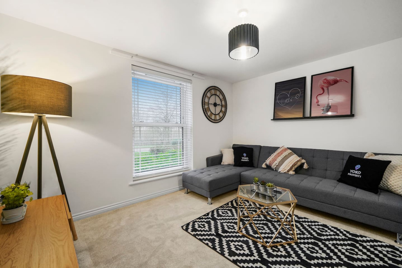 Stylish 2 Bedroom 2 Bathroom Apartment • Great Location • Free Parking • Fast WiFi • Smart TV in Flat 15, Watson House, Turing Gate, Bletchley - Property image 13 - VivreStays