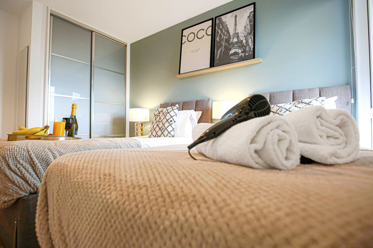 Stylish Apartment • City Centre • Balcony • Free Parking • Self-Check-In in Mortimer Square Flat 33 Dakota House - Property image 17 - VivreStays