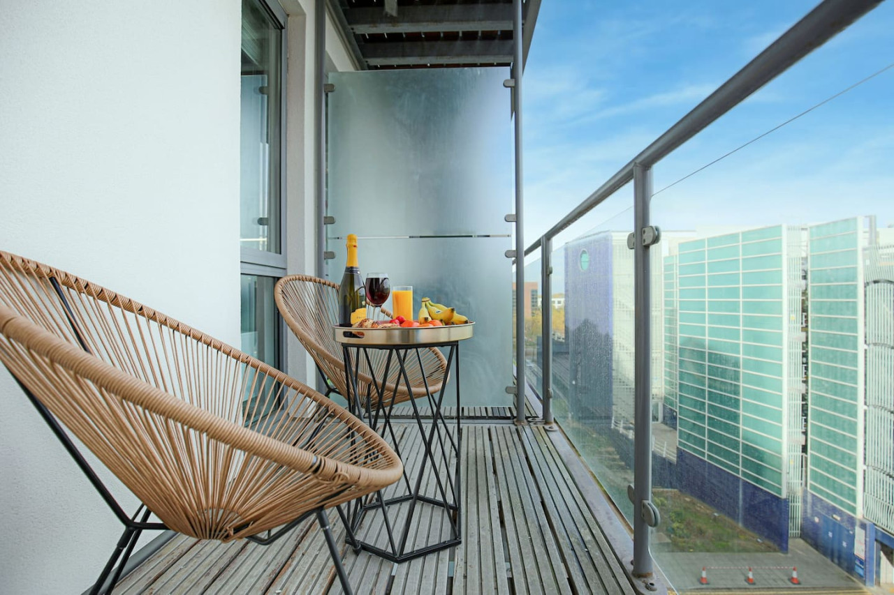 Stylish Apartment • City Centre • Balcony • Free Parking • Self-Check-In in Mortimer Square Flat 33 Dakota House - Property image 19 - VivreStays