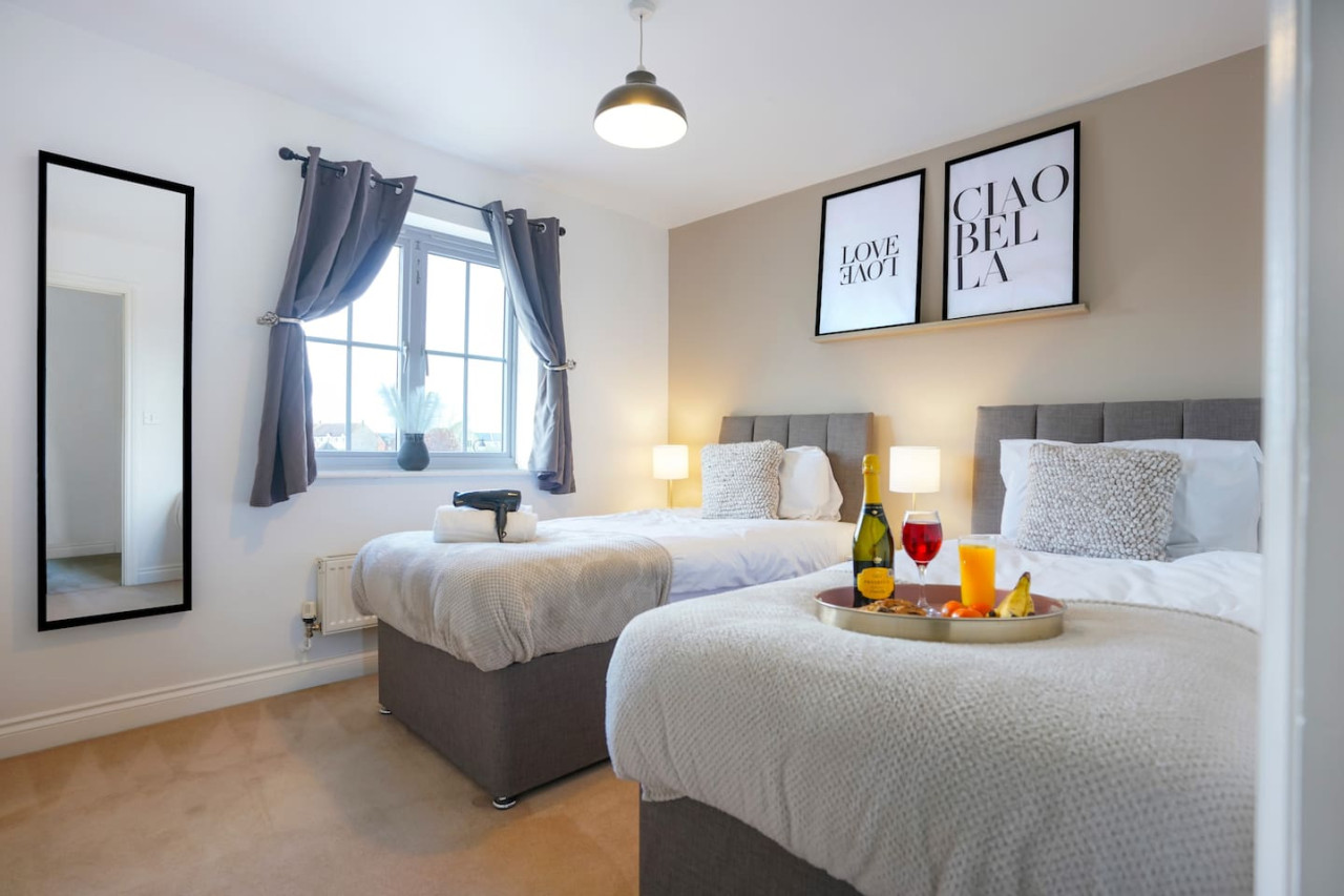 Grange House • Free Parking • Garden • Super-Fast Wifi • Smart TVs with Netflix in 17 School Lane - Property image 5 - VivreStays