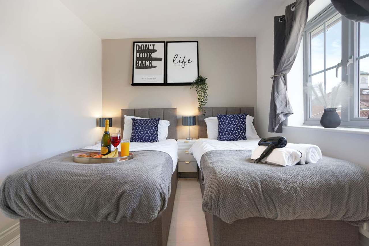 Grange House • Free Parking • Garden • Super-Fast Wifi • Smart TVs with Netflix in 17 School Lane - Property image 9 - VivreStays