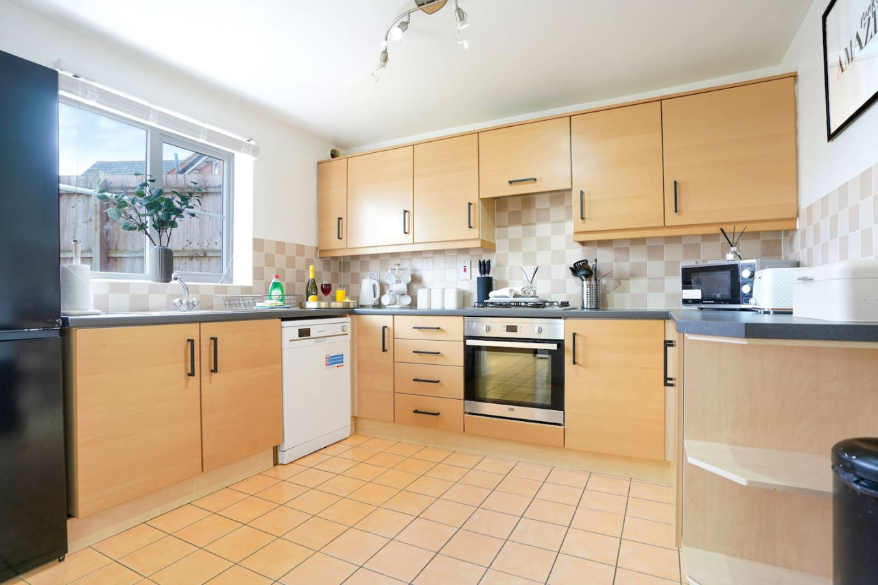 Grange House • Free Parking • Garden • Super-Fast Wifi • Smart TVs with Netflix in 17 School Lane - Property image 20 - VivreStays