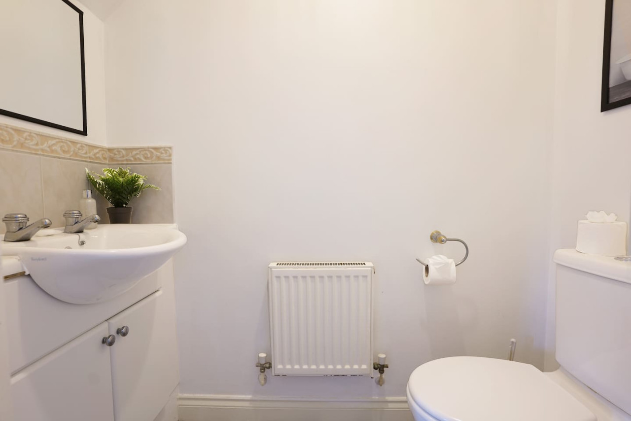 Grange House • Free Parking • Garden • Super-Fast Wifi • Smart TVs with Netflix in 17 School Lane - Property image 24 - VivreStays