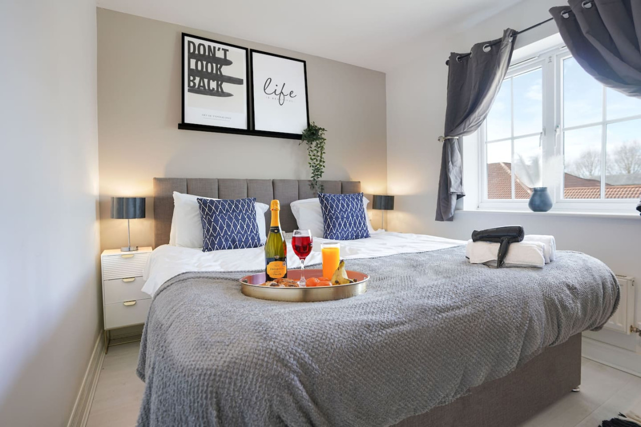 Grange House • Free Parking • Garden • Super-Fast Wifi • Smart TVs with Netflix in 17 School Lane - Property image 8 - VivreStays