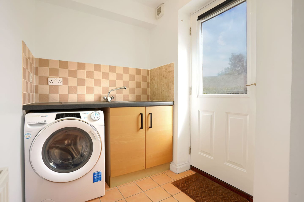 Grange House • Free Parking • Garden • Super-Fast Wifi • Smart TVs with Netflix in 17 School Lane - Property image 22 - VivreStays