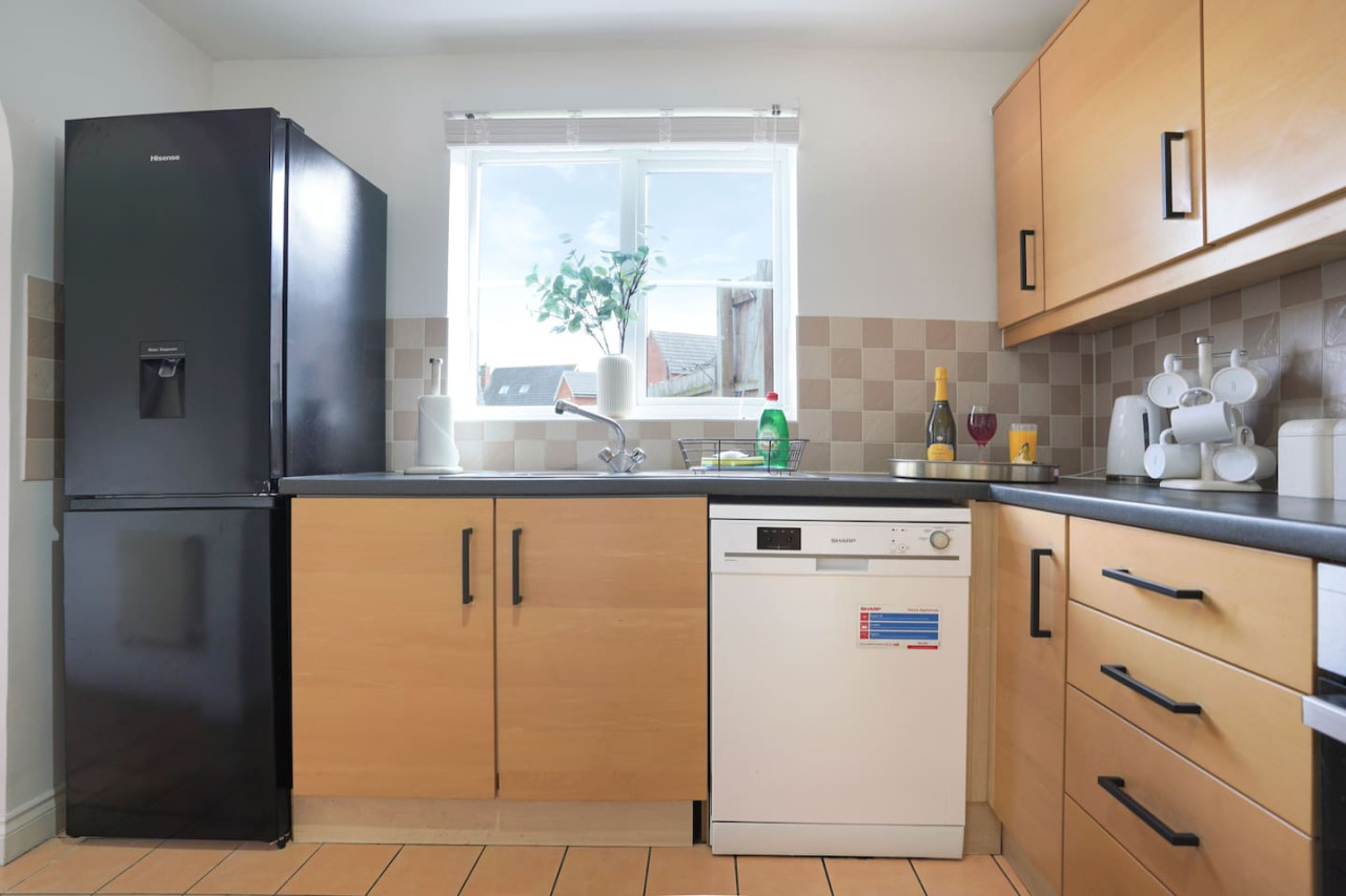 Grange House • Free Parking • Garden • Super-Fast Wifi • Smart TVs with Netflix in 17 School Lane - Property image 21 - VivreStays