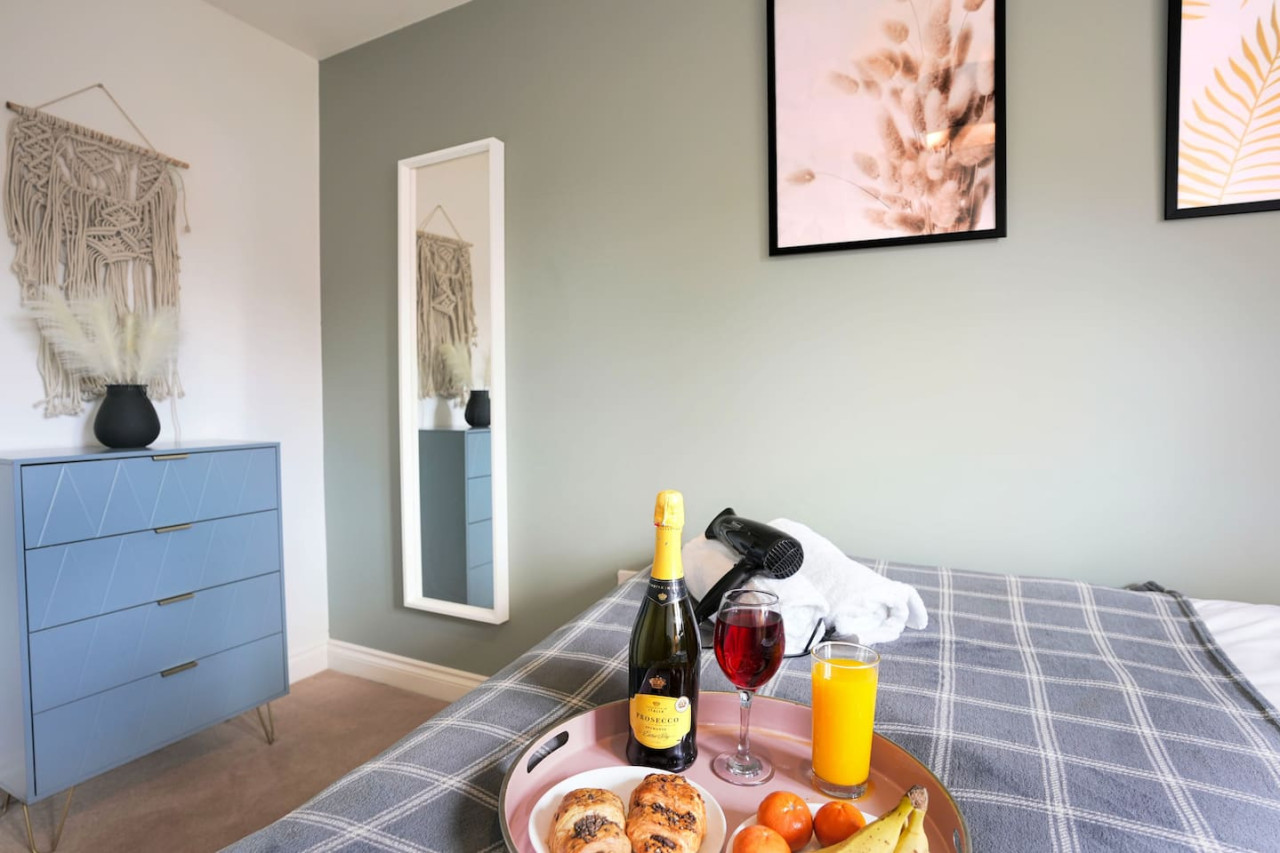 Grange House • Free Parking • Garden • Super-Fast Wifi • Smart TVs with Netflix in 17 School Lane - Property image 11 - VivreStays