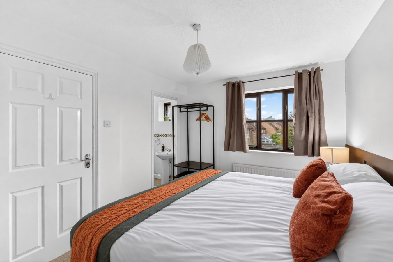 Elegant Detached House • City Centre Location • Driveway Parking • 750mbps+ WiFi • Self-Check-In in 10 Grace Avenue - Property image 4 - VivreStays
