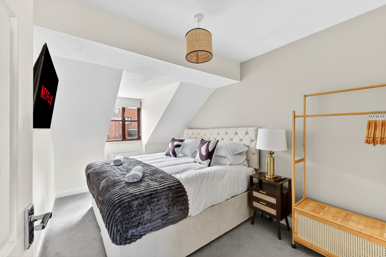 Elegant Detached House • City Centre Location • Driveway Parking • 750mbps+ WiFi • Self-Check-In in 10 Grace Avenue - Property image 12 - VivreStays