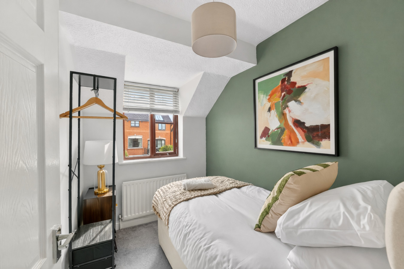 Elegant Detached House • City Centre Location • Driveway Parking • 750mbps+ WiFi • Self-Check-In in 10 Grace Avenue - Property image 13 - VivreStays