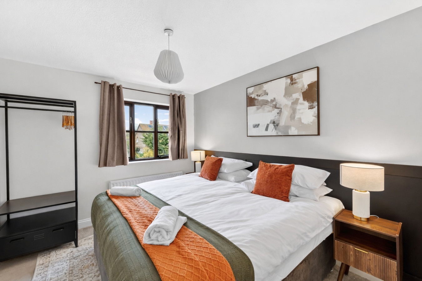 Elegant Detached House • City Centre Location • Driveway Parking • 750mbps+ WiFi • Self-Check-In in 10 Grace Avenue - Property image 3 - VivreStays