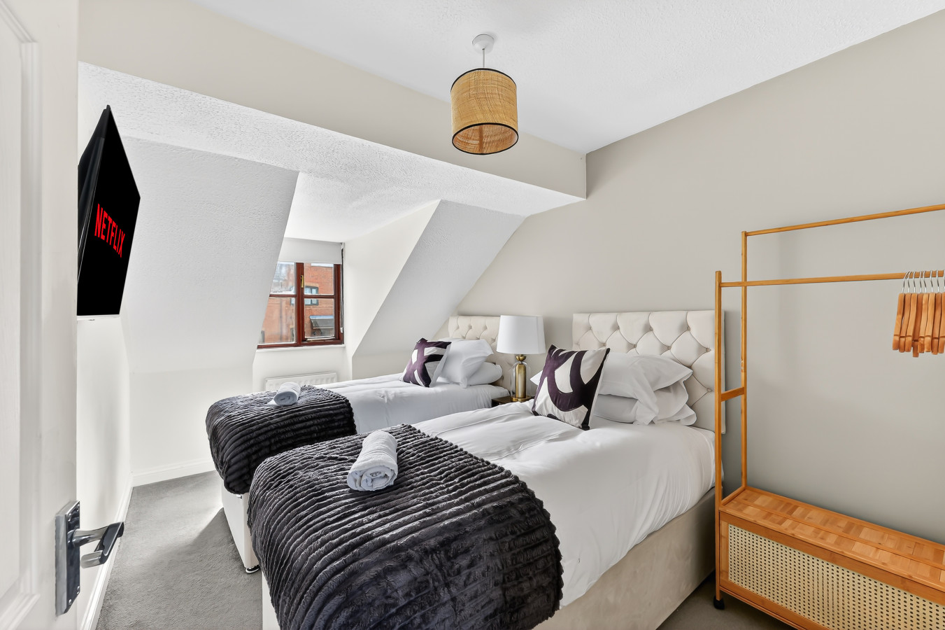 Elegant Detached House • City Centre Location • Driveway Parking • 750mbps+ WiFi • Self-Check-In in 10 Grace Avenue - Property image 11 - VivreStays