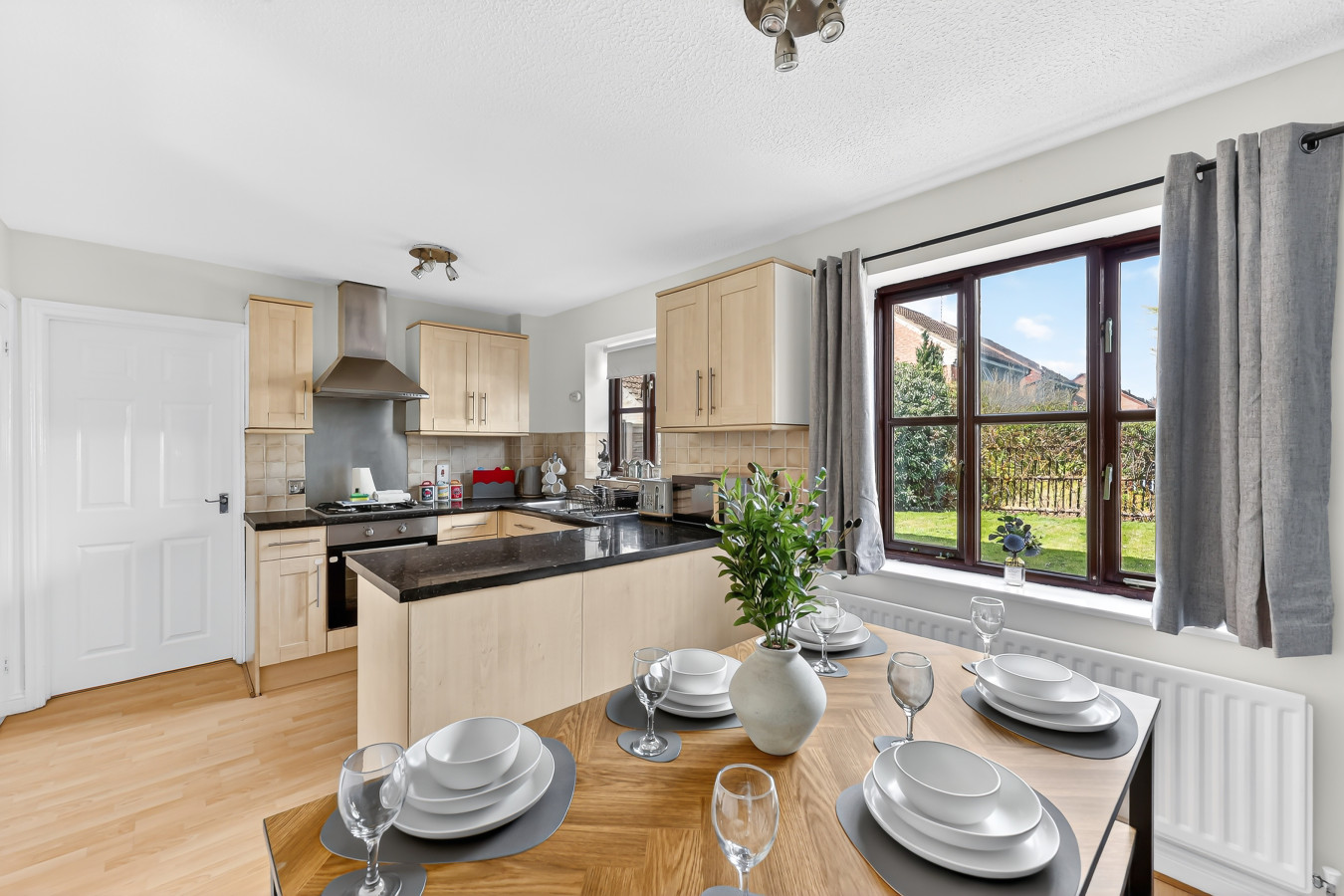 Elegant Detached House • City Centre Location • Driveway Parking • 750mbps+ WiFi • Self-Check-In in 10 Grace Avenue - Property image 23 - VivreStays