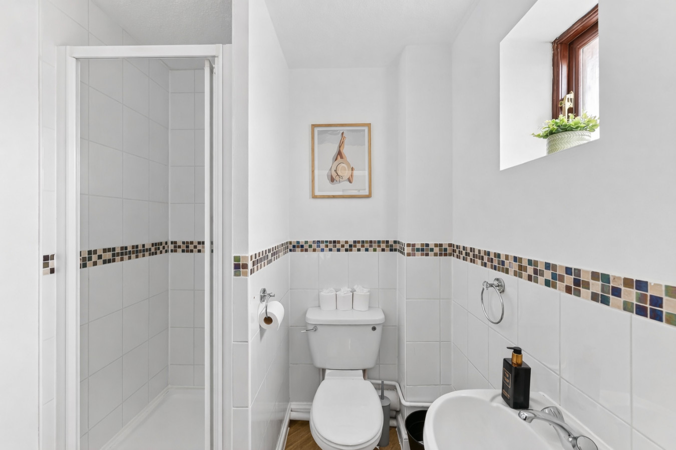 Elegant Detached House • City Centre Location • Driveway Parking • 750mbps+ WiFi • Self-Check-In in 10 Grace Avenue - Property image 5 - VivreStays