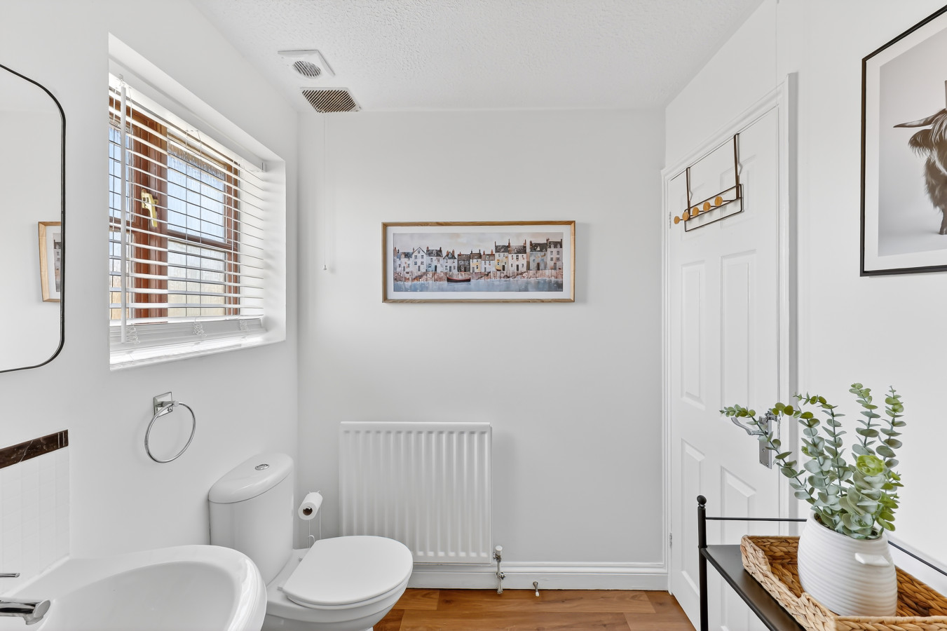 Elegant Detached House • City Centre Location • Driveway Parking • 750mbps+ WiFi • Self-Check-In in 10 Grace Avenue - Property image 10 - VivreStays