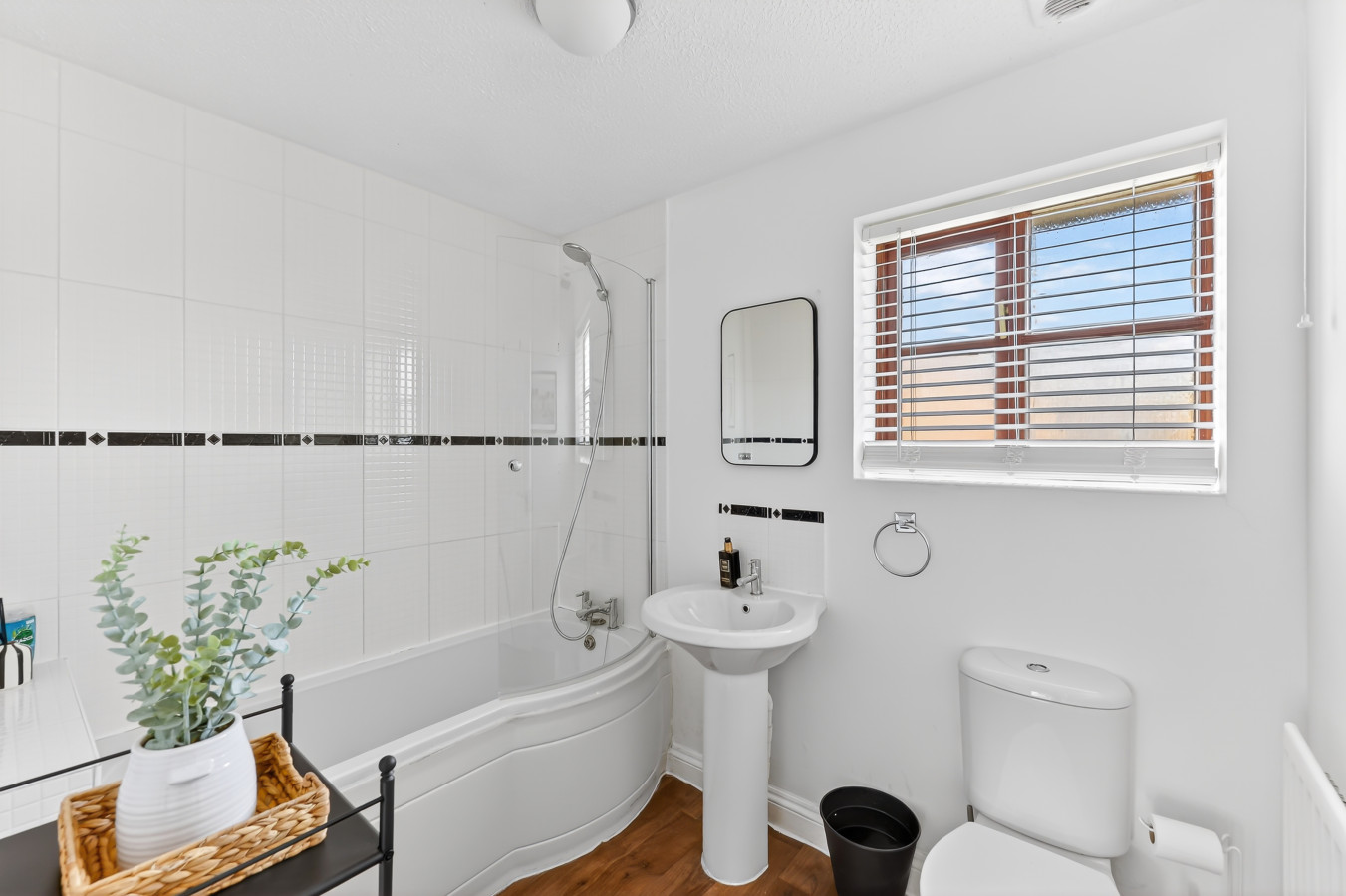 Elegant Detached House • City Centre Location • Driveway Parking • 750mbps+ WiFi • Self-Check-In in 10 Grace Avenue - Property image 9 - VivreStays