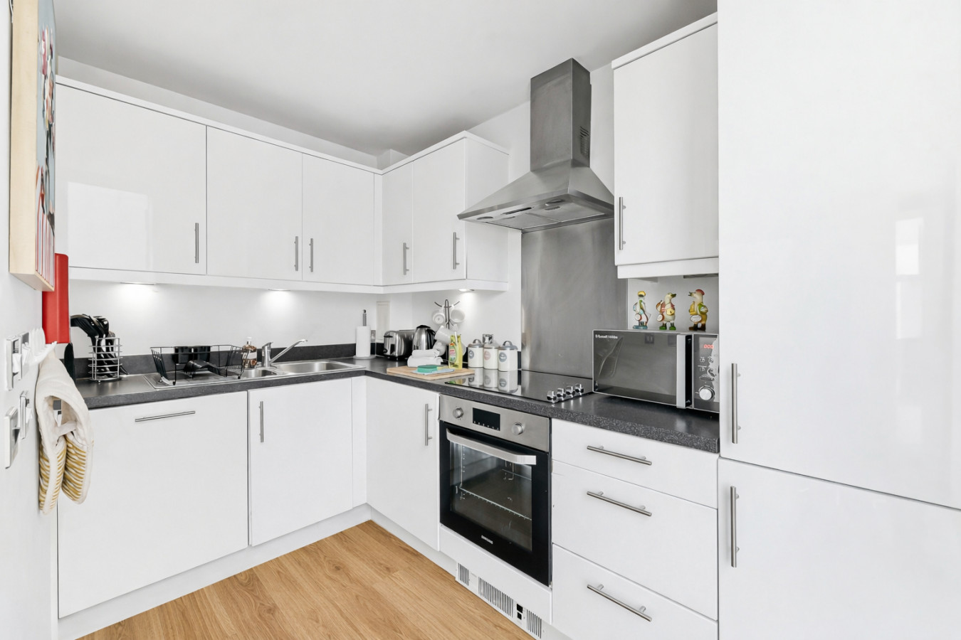 Manhattan Apartment @ The Hub • City Centre • Free Parking • Smart TVs • Fast WiFi • Self-Check-In in Manhattan House, 401 Witan Gate 36 Manhattan House - Property image 15 - VivreStays