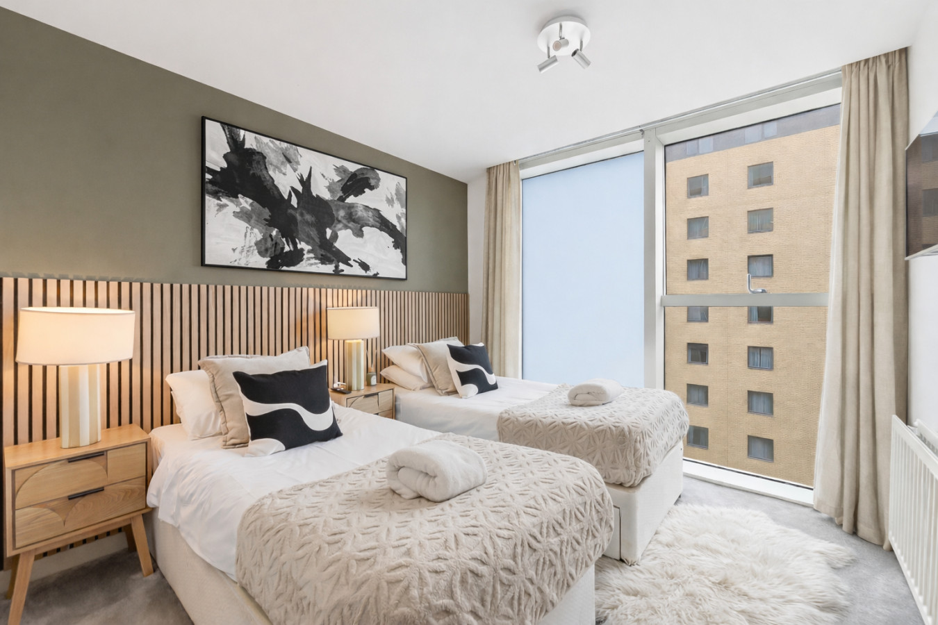 Manhattan Apartment @ The Hub • City Centre • Free Parking • Smart TVs • Fast WiFi • Self-Check-In in Manhattan House, 401 Witan Gate 36 Manhattan House - Property image 2 - VivreStays