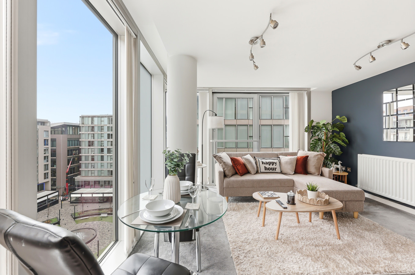 Manhattan Apartment @ The Hub • City Centre • Free Parking • Smart TVs • Fast WiFi • Self-Check-In in Manhattan House, 401 Witan Gate 36 Manhattan House - Property image 14 - VivreStays