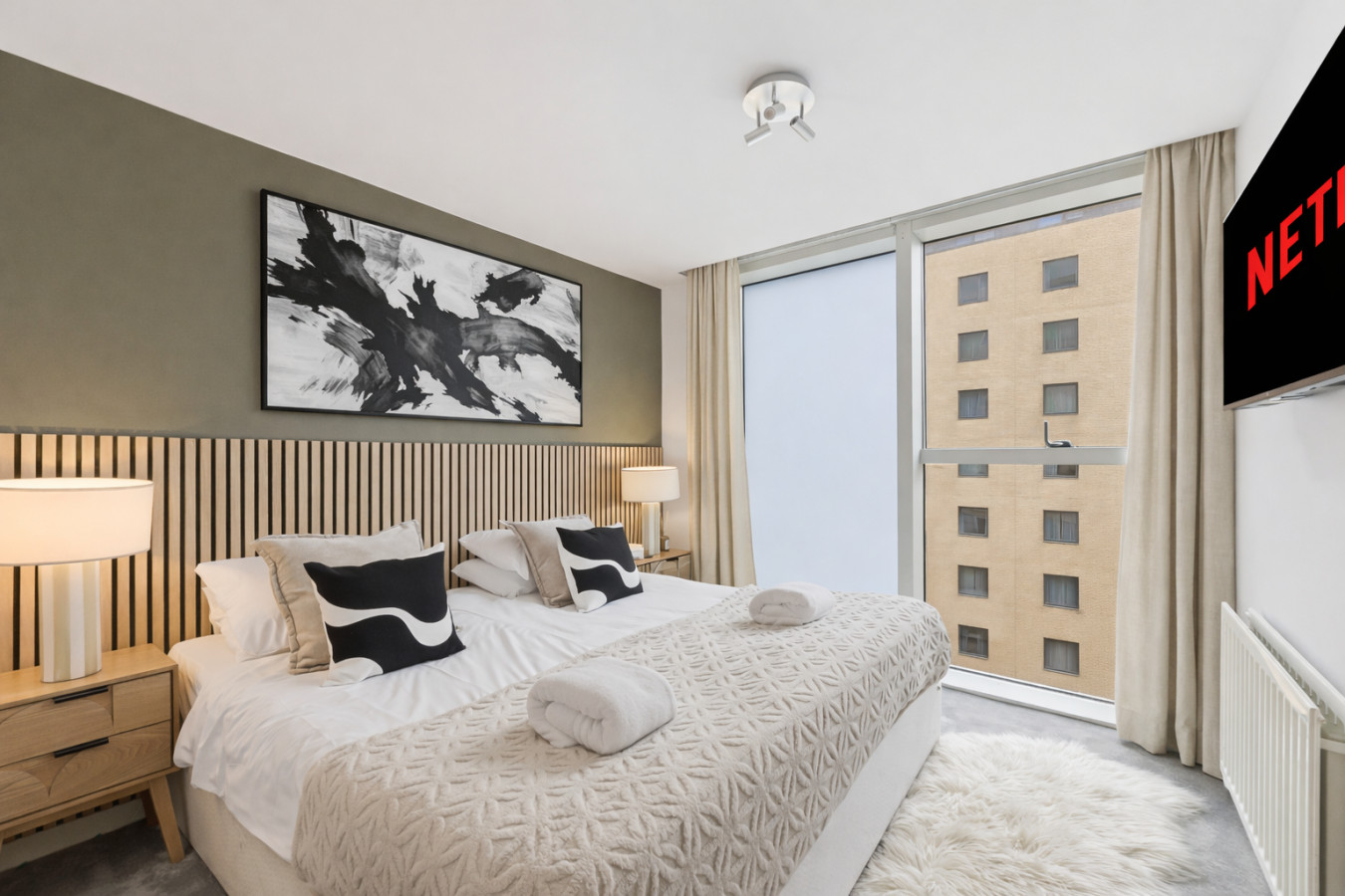 Manhattan Apartment @ The Hub • City Centre • Free Parking • Smart TVs • Fast WiFi • Self-Check-In in Manhattan House, 401 Witan Gate 36 Manhattan House - Property image 4 - VivreStays