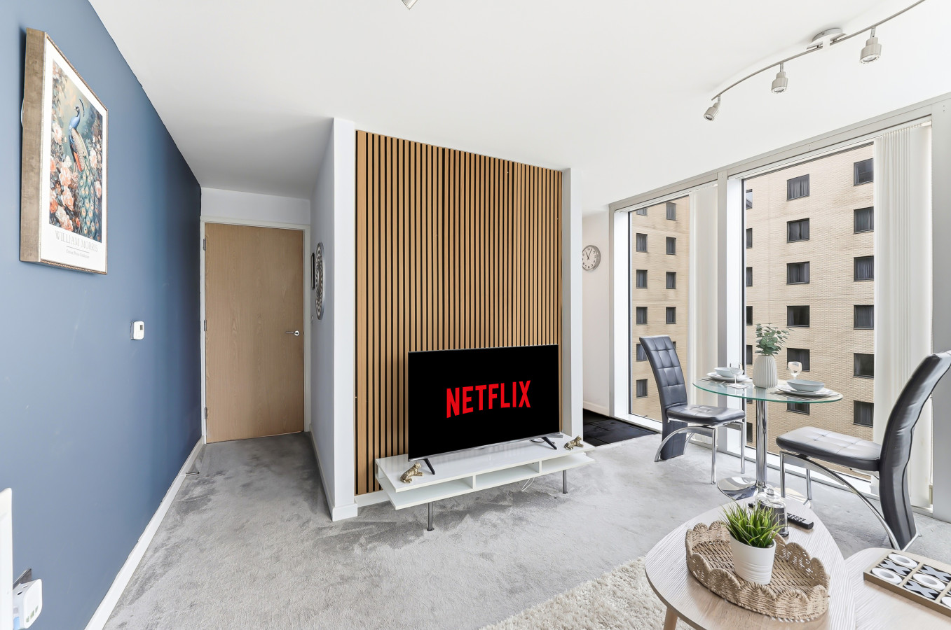 Manhattan Apartment @ The Hub • City Centre • Free Parking • Smart TVs • Fast WiFi • Self-Check-In in Manhattan House, 401 Witan Gate 36 Manhattan House - Property image 10 - VivreStays