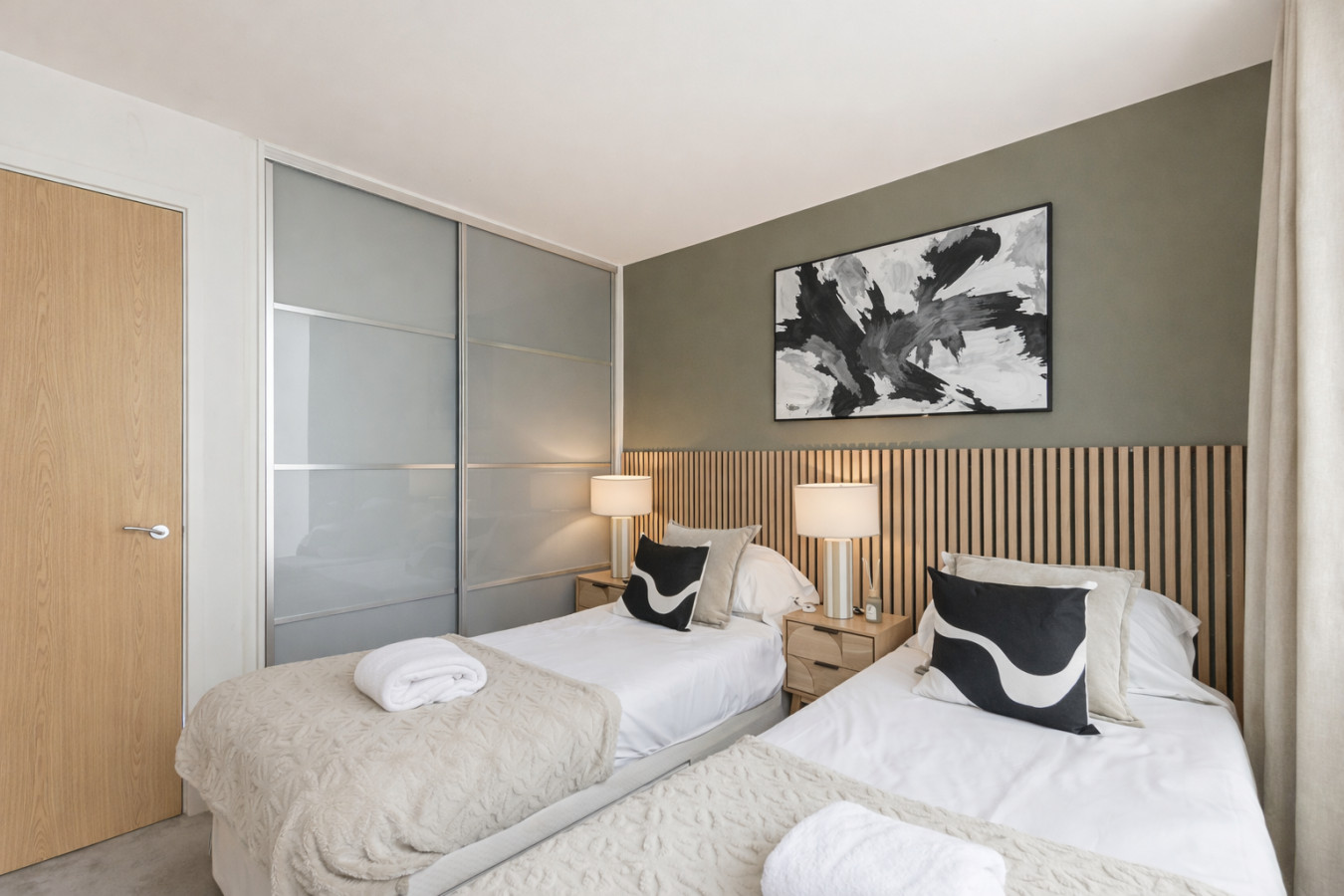 Manhattan Apartment @ The Hub • City Centre • Free Parking • Smart TVs • Fast WiFi • Self-Check-In in Manhattan House, 401 Witan Gate 36 Manhattan House - Property image 3 - VivreStays