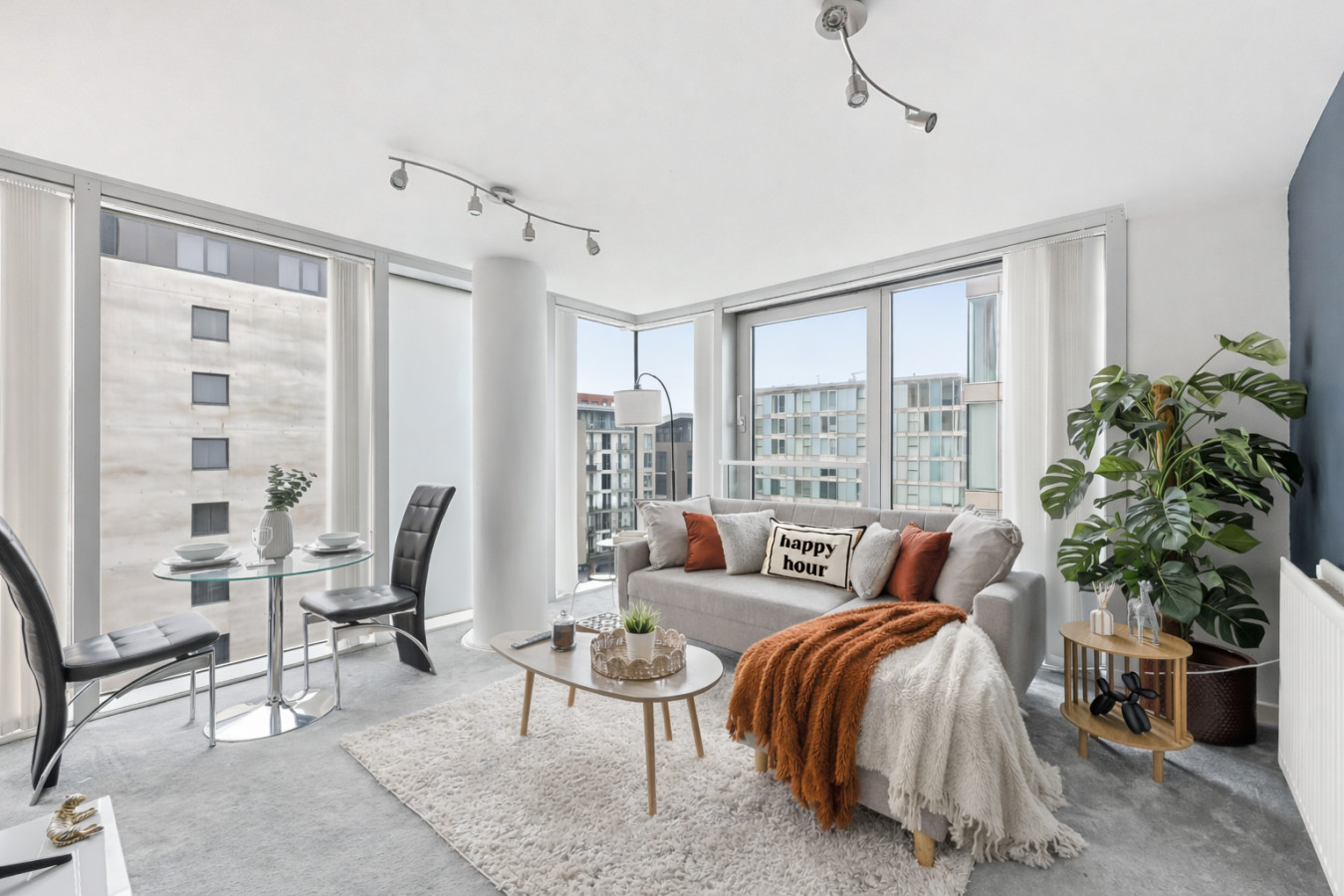 Manhattan Apartment @ The Hub • City Centre • Free Parking • Smart TVs • Fast WiFi • Self-Check-In in Manhattan House, 401 Witan Gate 36 Manhattan House - Property image 8 - VivreStays