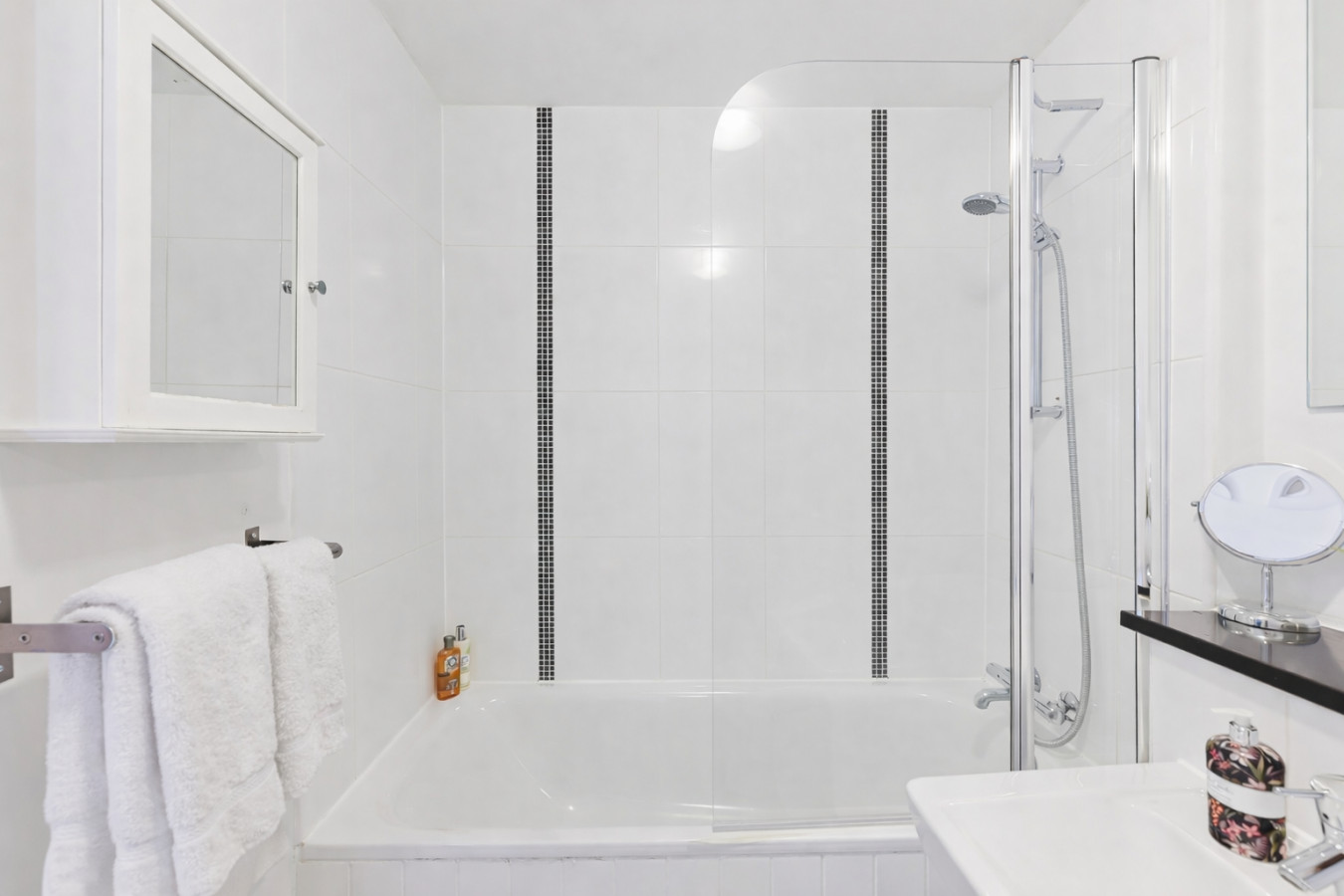 Manhattan Apartment @ The Hub • City Centre • Free Parking • Smart TVs • Fast WiFi • Self-Check-In in Manhattan House, 401 Witan Gate 36 Manhattan House - Property image 7 - VivreStays