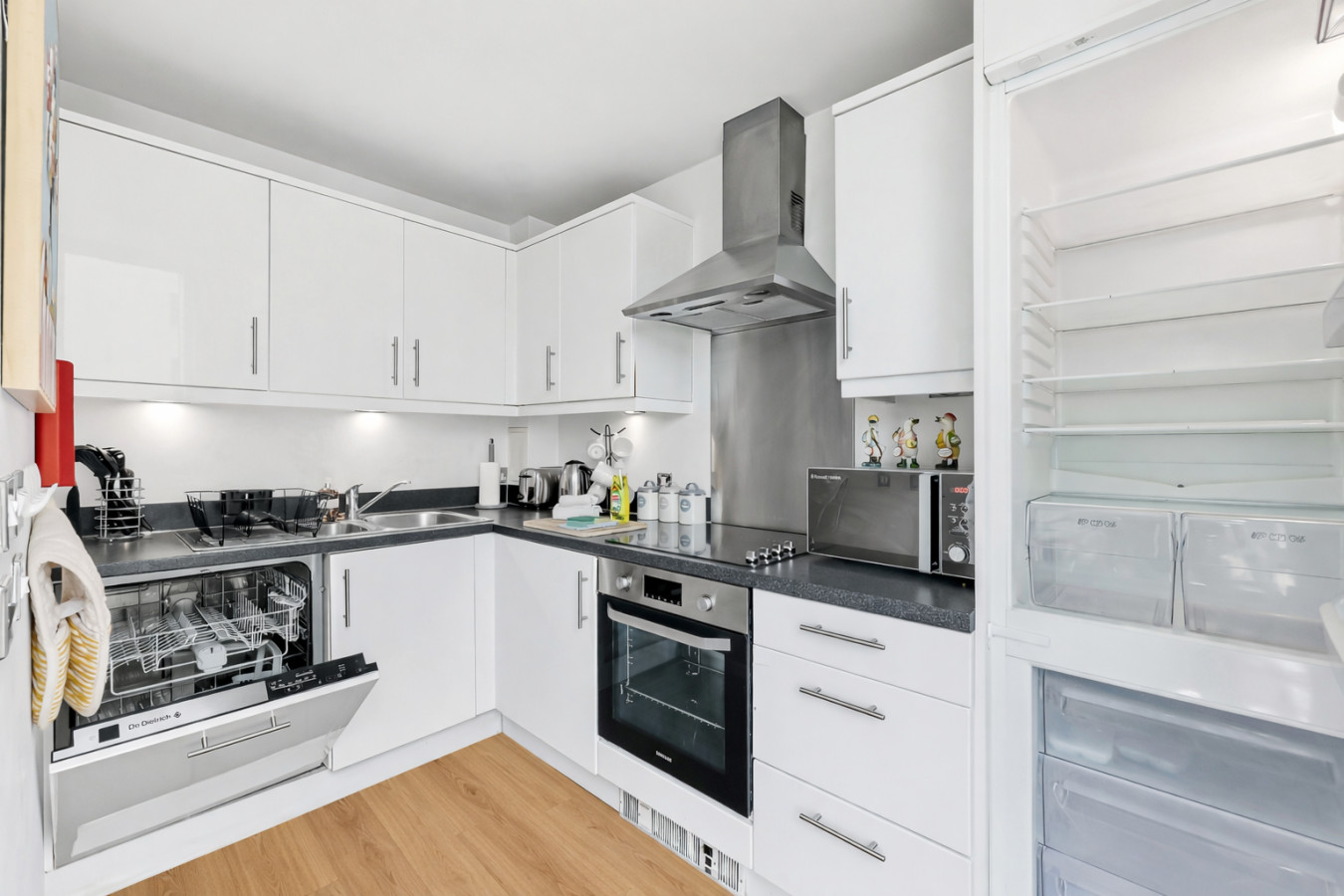 Manhattan Apartment @ The Hub • City Centre • Free Parking • Smart TVs • Fast WiFi • Self-Check-In in Manhattan House, 401 Witan Gate 36 Manhattan House - Property image 17 - VivreStays