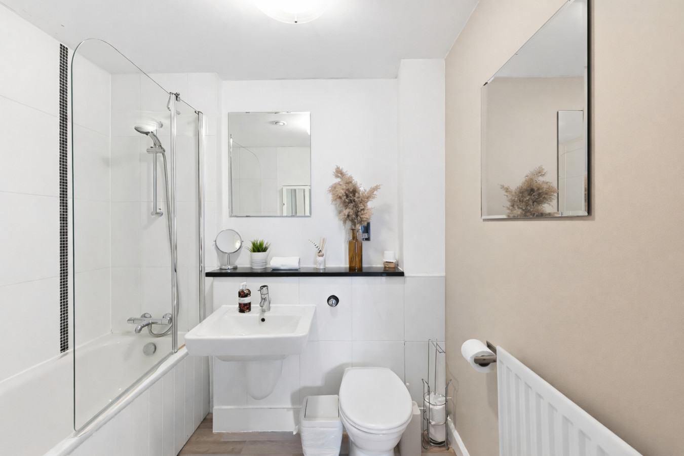 Manhattan Apartment @ The Hub • City Centre • Free Parking • Smart TVs • Fast WiFi • Self-Check-In in Manhattan House, 401 Witan Gate 36 Manhattan House - Property image 5 - VivreStays