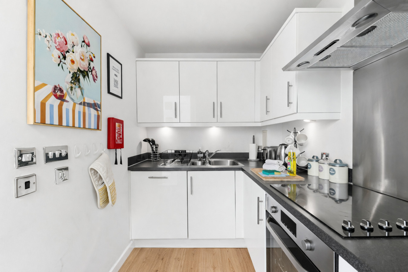 Manhattan Apartment @ The Hub • City Centre • Free Parking • Smart TVs • Fast WiFi • Self-Check-In in Manhattan House, 401 Witan Gate 36 Manhattan House - Property image 16 - VivreStays