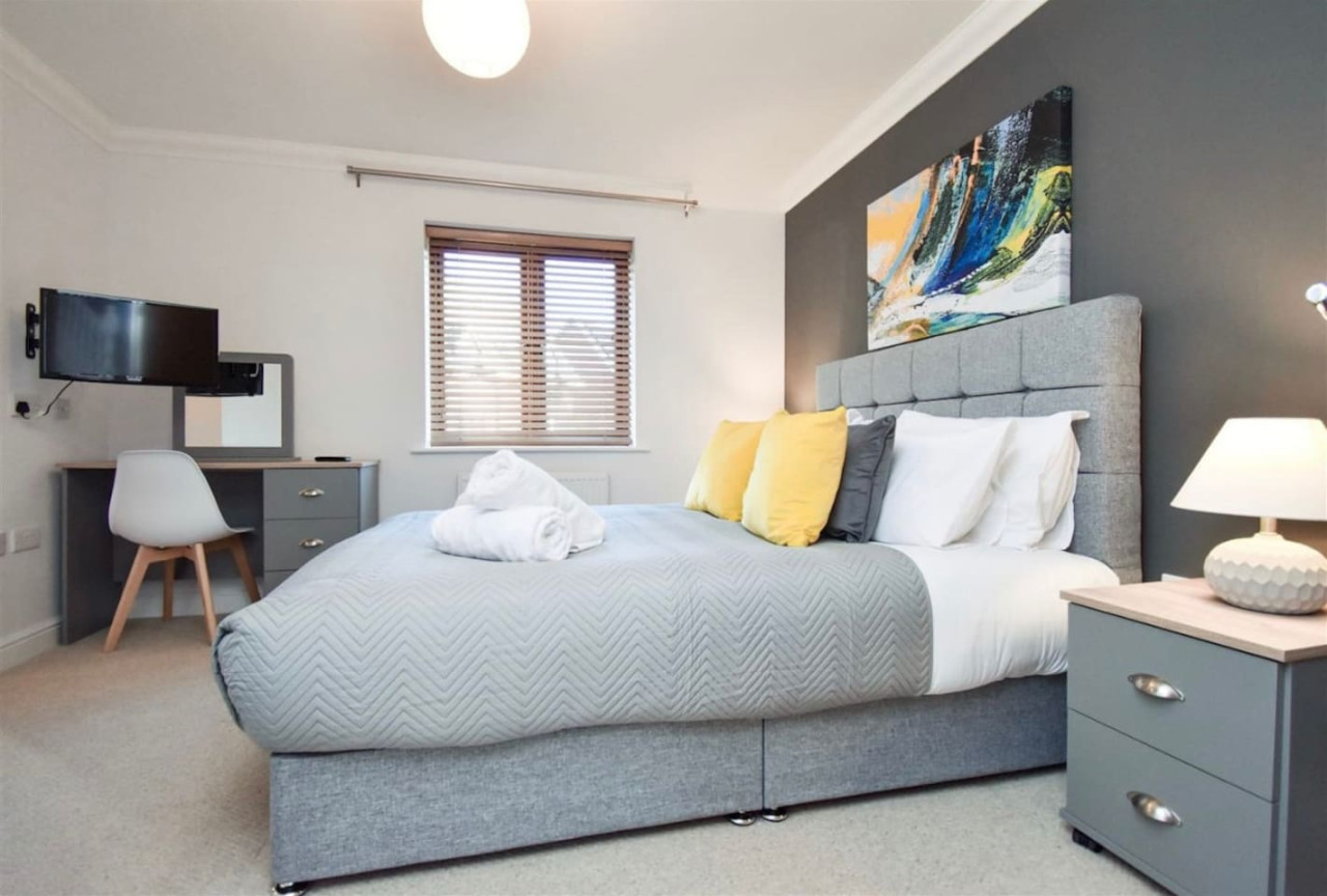 Bewdley House • 4 Bedroom 3 Bathroom • Balcony • Free Parking • Smart TVs • Self-Check-In in 21 Bewdley Grove - Property image 7 - VivreStays