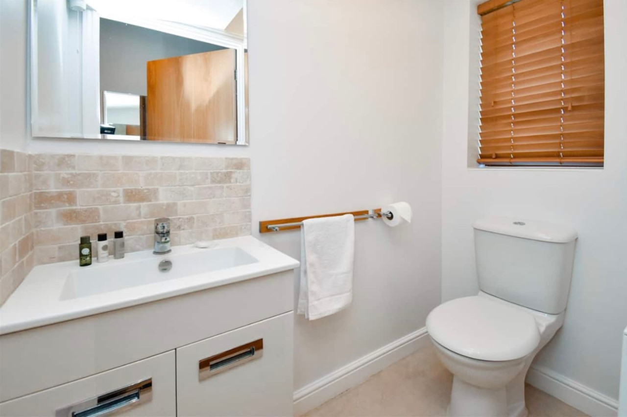 Bewdley House • 4 Bedroom 3 Bathroom • Balcony • Free Parking • Smart TVs • Self-Check-In in 21 Bewdley Grove - Property image 20 - VivreStays