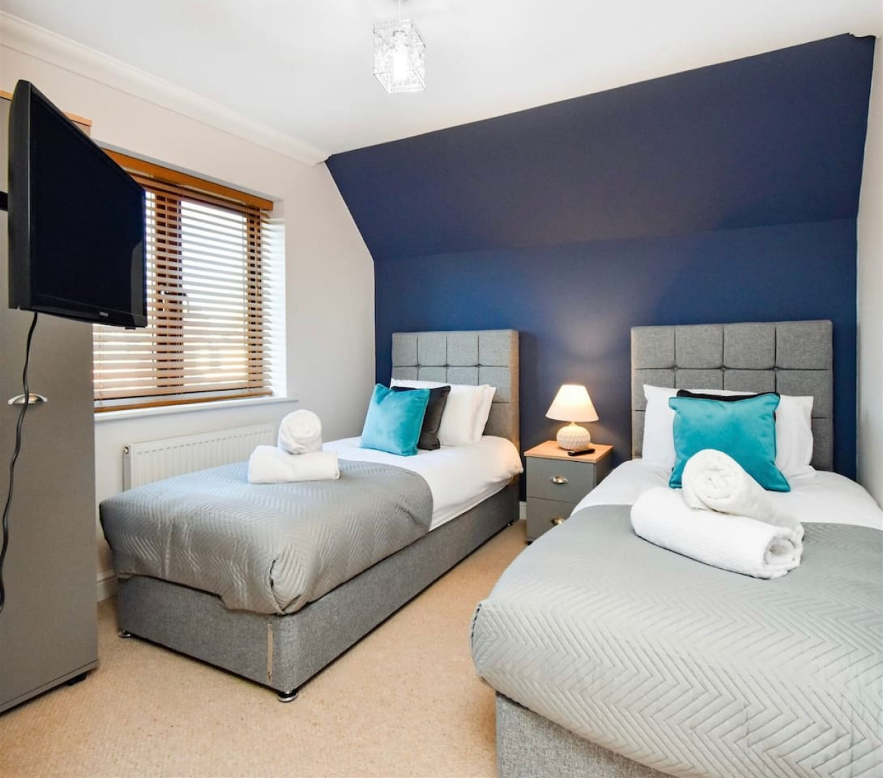 Bewdley House • 4 Bedroom 3 Bathroom • Balcony • Free Parking • Smart TVs • Self-Check-In in 21 Bewdley Grove - Property image 8 - VivreStays