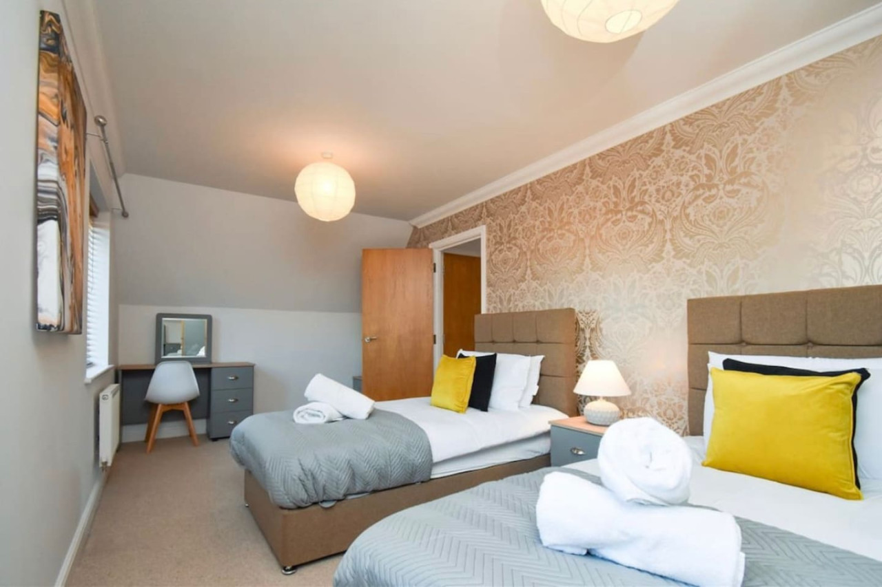 Bewdley House • 4 Bedroom 3 Bathroom • Balcony • Free Parking • Smart TVs • Self-Check-In in 21 Bewdley Grove - Property image 5 - VivreStays