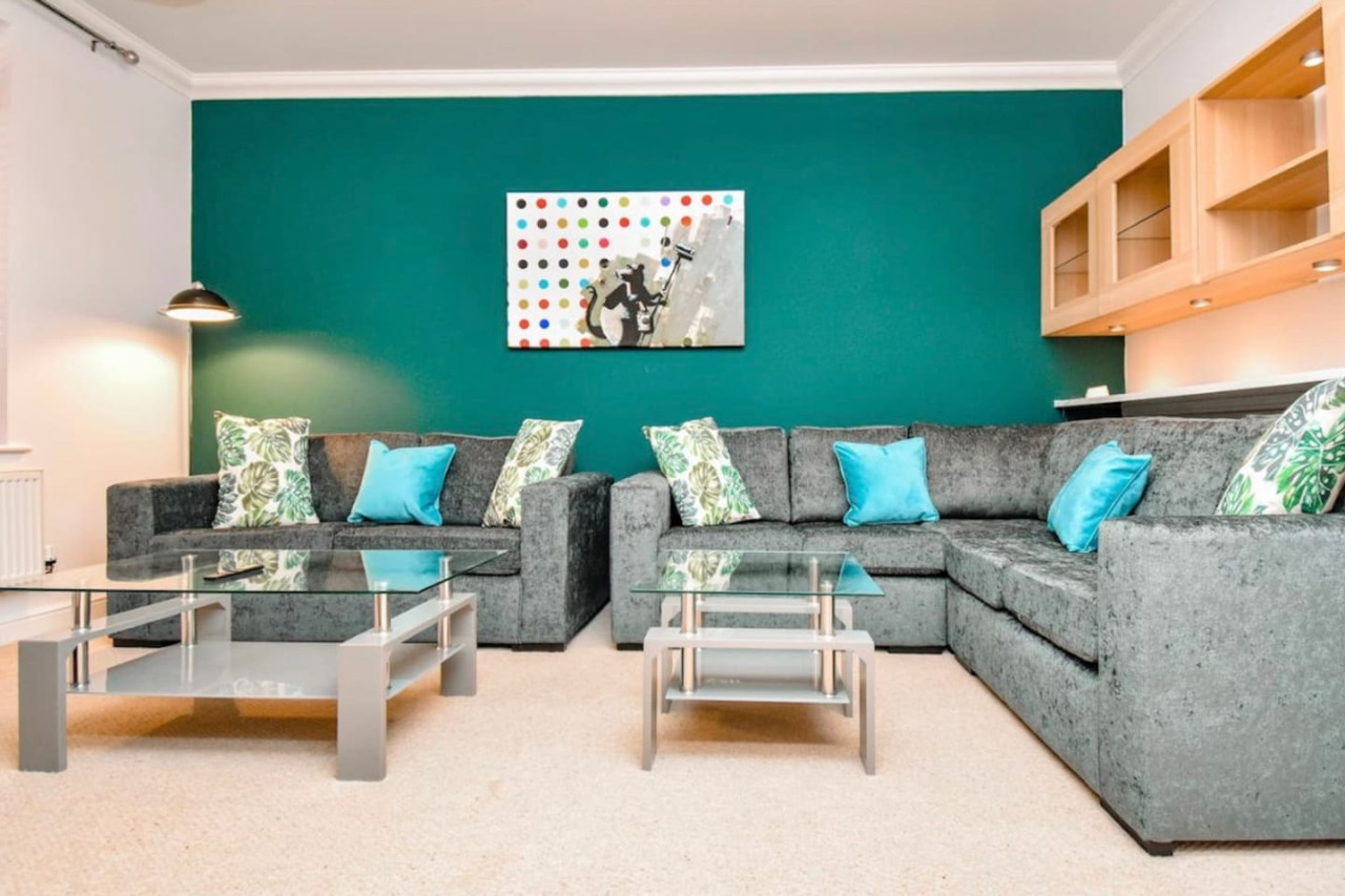 Bewdley House • 4 Bedroom 3 Bathroom • Balcony • Free Parking • Smart TVs • Self-Check-In in 21 Bewdley Grove - Property image 10 - VivreStays