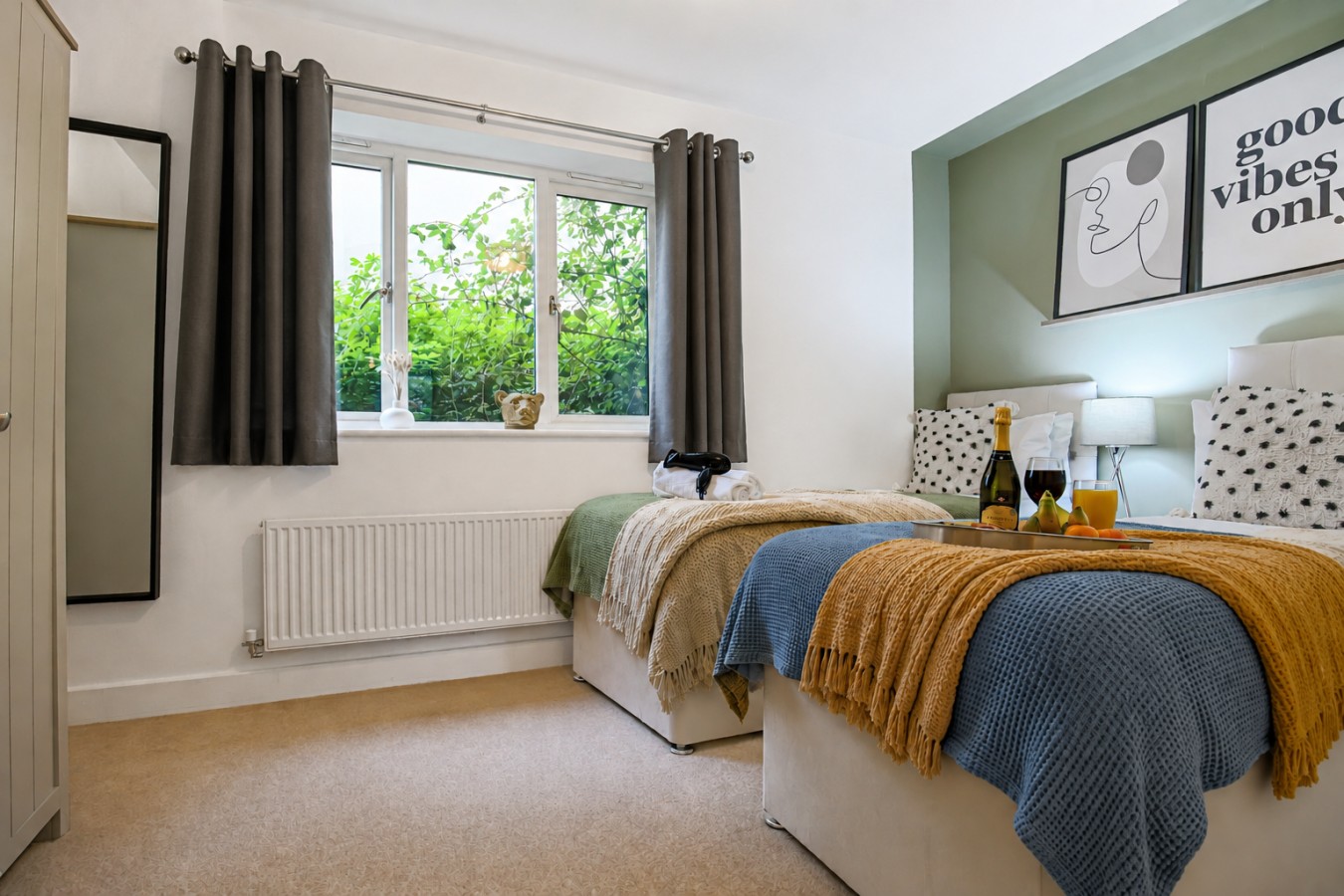Stylish 2 Bedroom Flat • Free Parking • Balcony • Sky TV • Fast WiFi in Flat 50, Wenford - Property image 2 - VivreStays