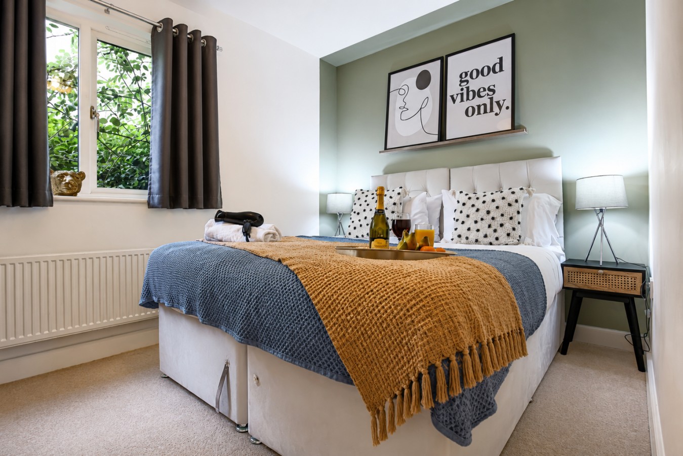 Stylish 2 Bedroom Flat • Free Parking • Balcony • Sky TV • Fast WiFi in Flat 50, Wenford - Property image 3 - VivreStays