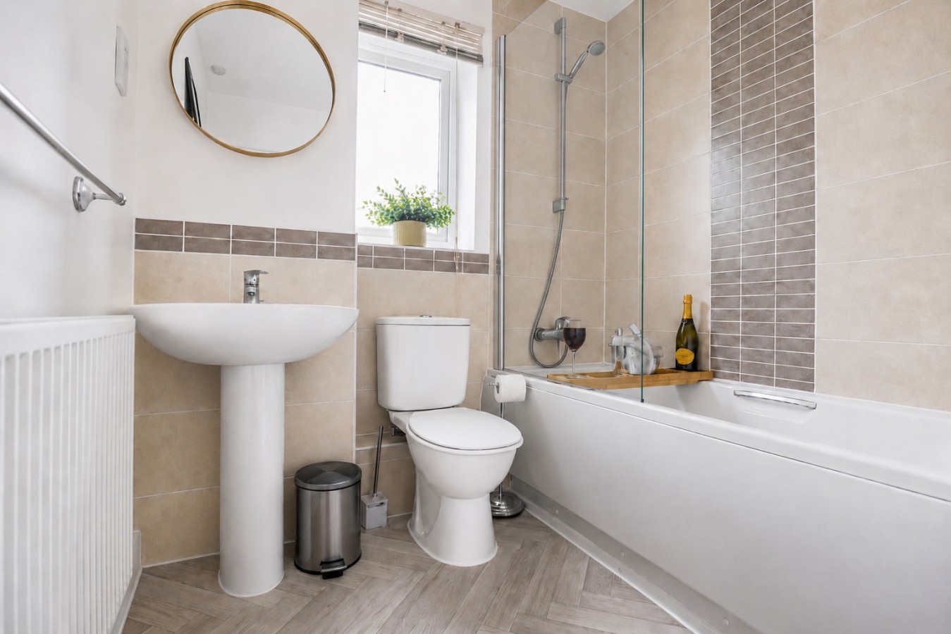 Stylish 2 Bedroom Flat • Free Parking • Balcony • Sky TV • Fast WiFi in Flat 50, Wenford - Property image 4 - VivreStays