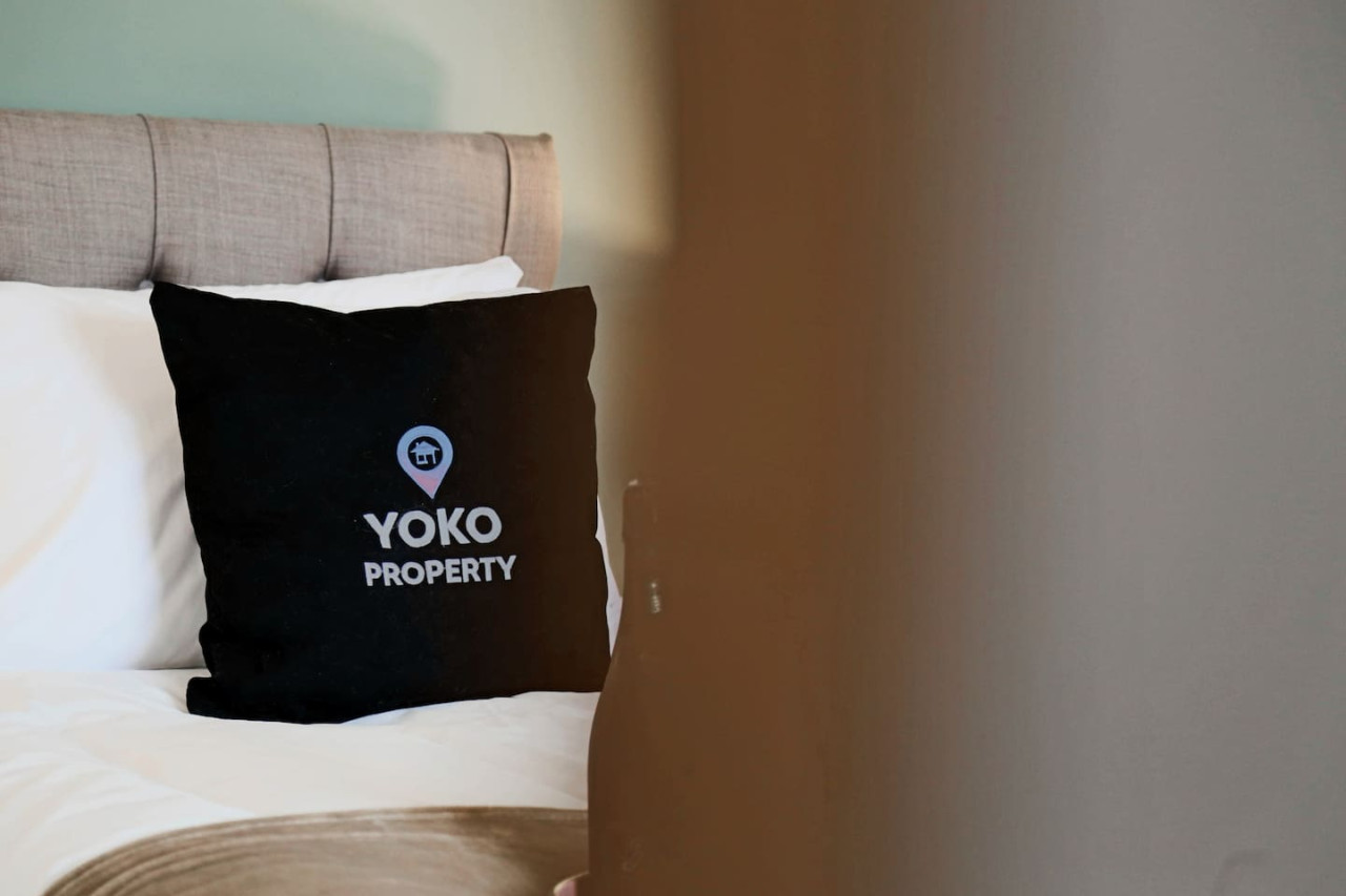 Central House • Sleeps 9 • FreeParking • Pool Table • Fast Wifi • Balcony • VirginTV • Yoko Property in 108 Derby Road - Property image 17 - VivreStays
