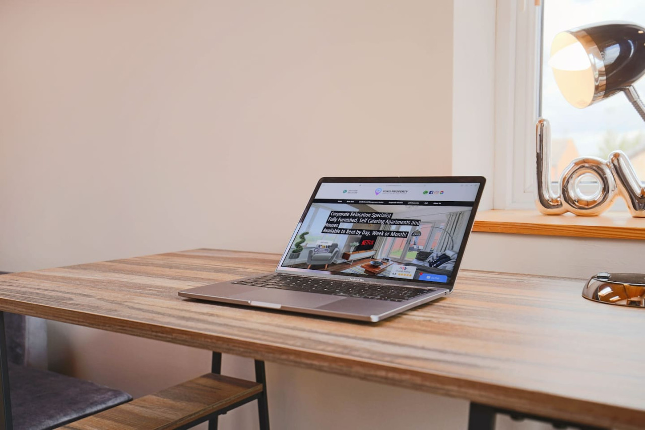 Central House • Sleeps 9 • FreeParking • Pool Table • Fast Wifi • Balcony • VirginTV • Yoko Property in 108 Derby Road - Property image 24 - VivreStays